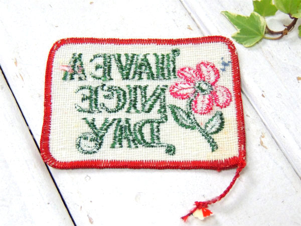 【HAVE A NICE DAY】1970s 花柄 メッセージ&スマイル ビンテージ　刺繍 ワッペン